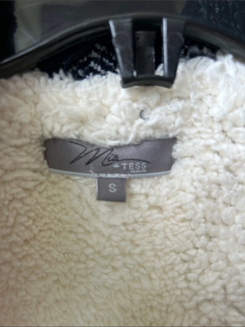 Quilted Herringbone Sherpa-Lined Vest in Navy and Cream - Picture 2 of 4